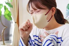 長引く「謎の咳」の正体は…インフルの名残り？ 咳ぜんそく？ 厚労省が啓発する「NTM症」の可能性も【医師解説】