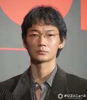 綾野剛、増量期の撮影でハプニング　後ろ姿のシーンで末澤誠也が隠れる「ずっと僕の広背筋しか映らない」