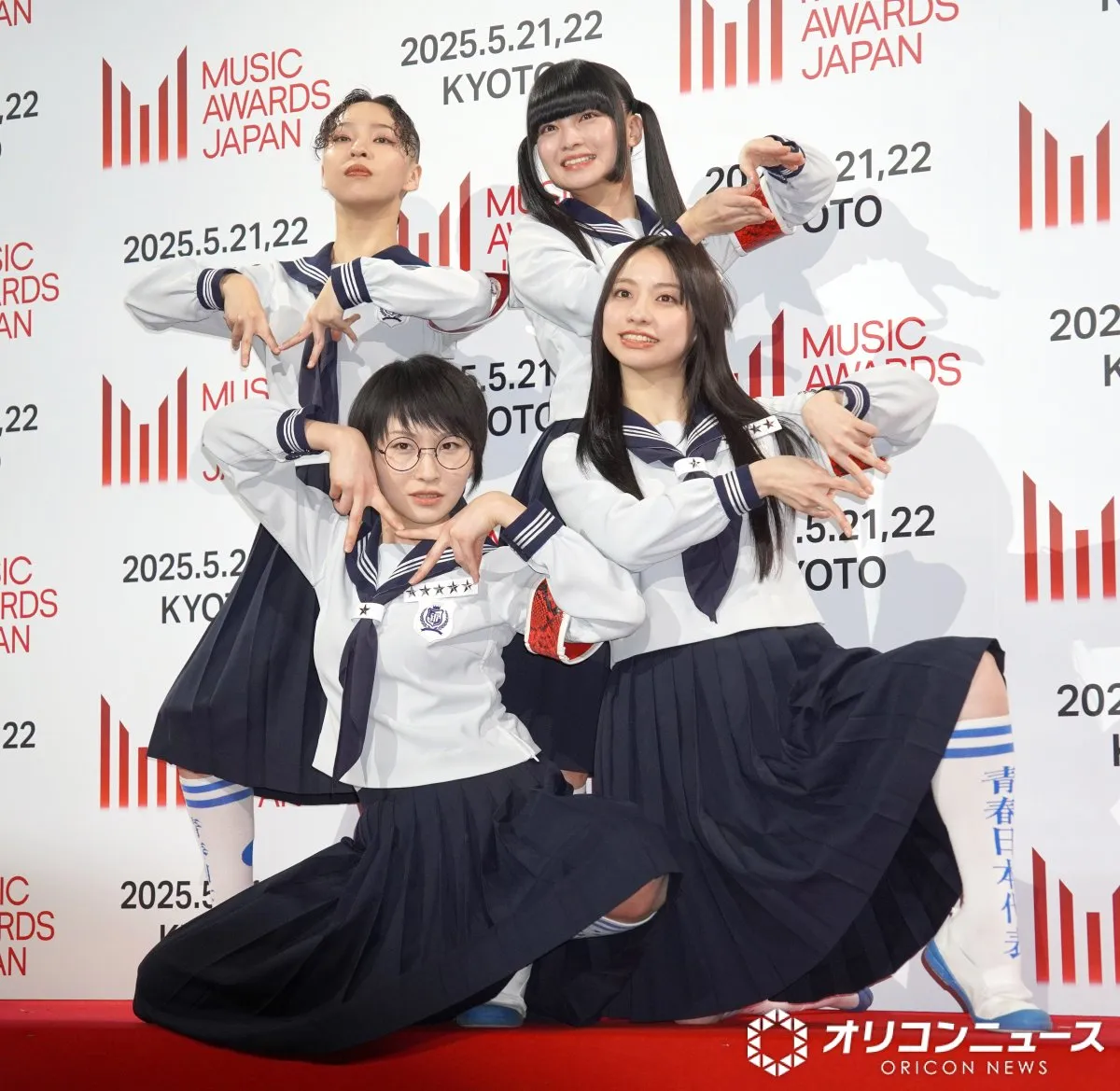 新しい学校のリーダーズ・KANON＆RIN、制服を脱いだプライベートショットに反響「髪下ろしてたほうが可愛ええやん」