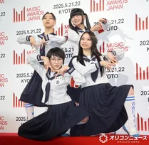 新しい学校のリーダーズ・KANON＆RIN、制服を脱いだプライベートショットに反響「髪下ろしてたほうが可愛ええやん」