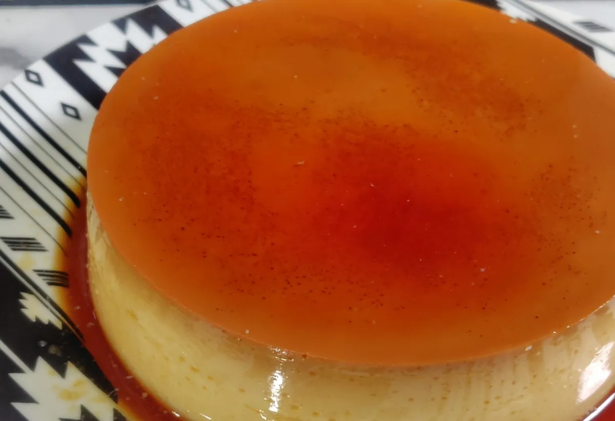 なんと直径約20センチ…スーパーカップ4個で作る“超巨大プリン”「溶かす前に食べてしまうかも（笑）」