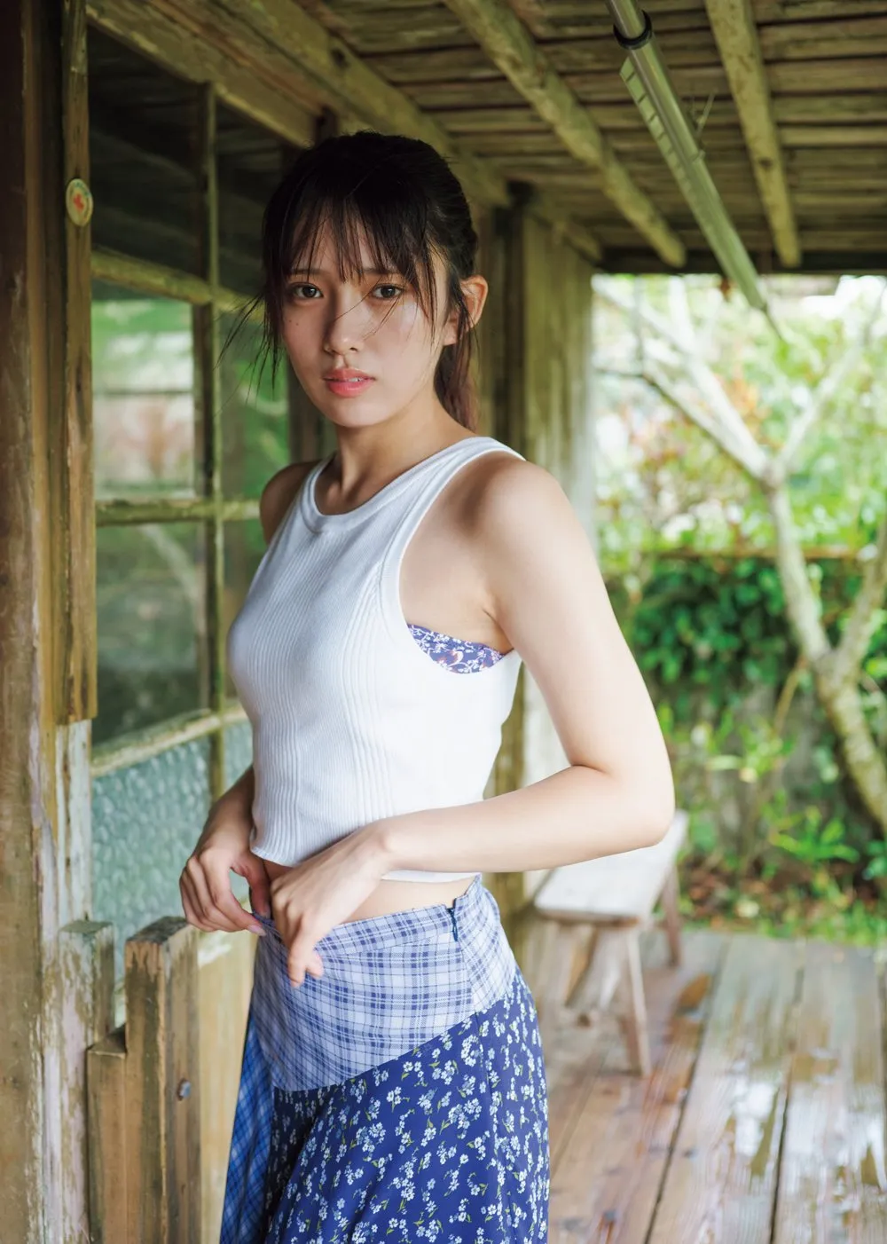 人気急上昇中アイドルが『マガジン』初登場　すらり手足＆ヘルシースタイルを披露