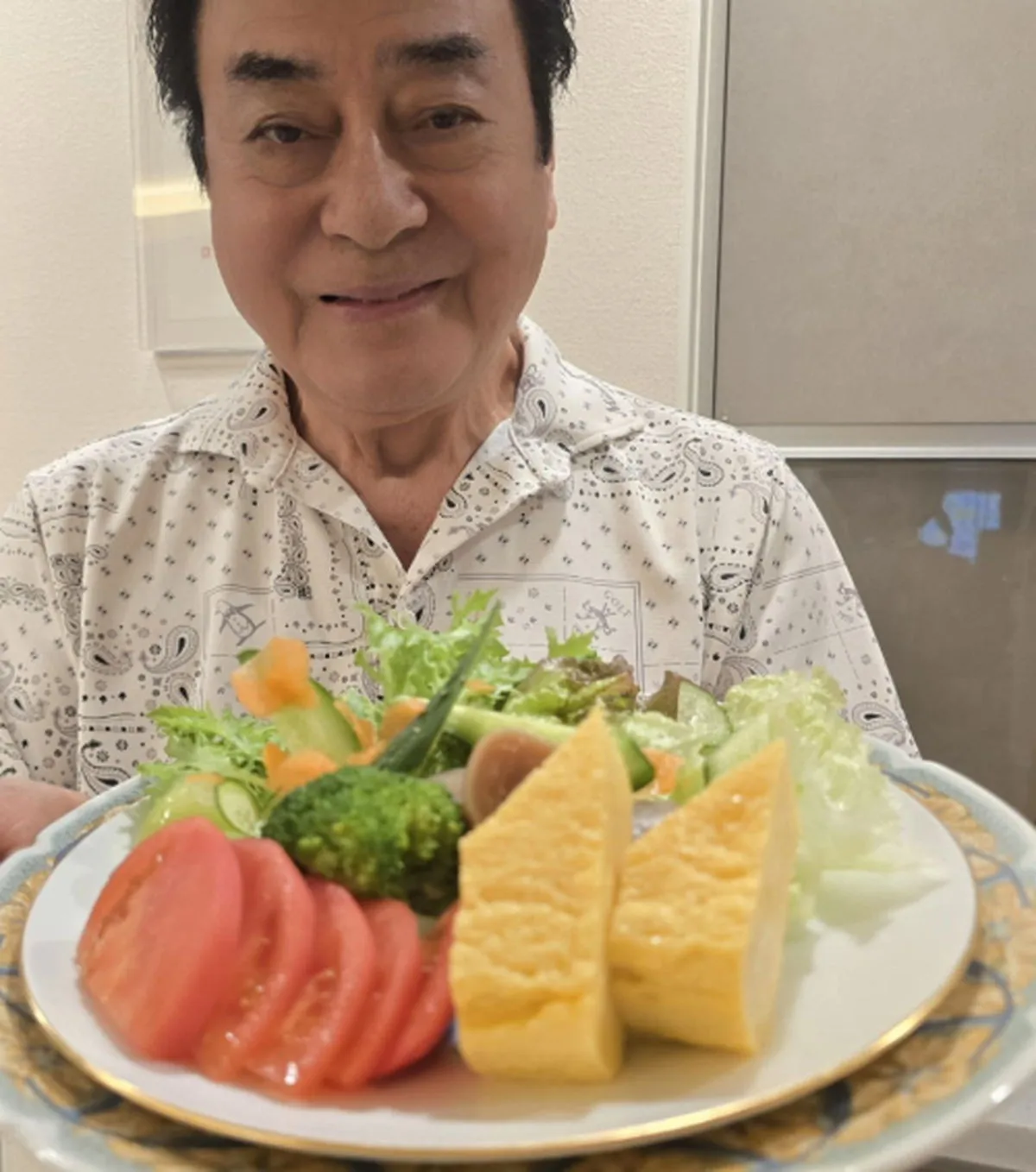高橋英樹、買いだめして冷凍保存する“大好物”を明かす　彩り豊かな朝食に「旨いなあ」と絶賛