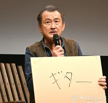 吉田鋼太郎、今も大切にする亡き母親に買ってもらったギター「52年前のギターを今でもリペアしながら大事に使っております」