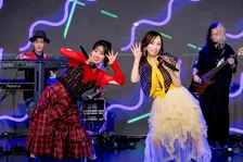 東山奈央、『Anison Days』初出演にして音楽番組も初出演！　森口博子とハッピーオーラ全開のダンスコラボ「真夜中の怪獣」披露