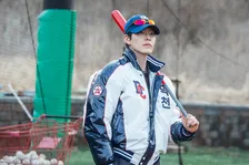 キム・ウビン、“強烈な野球監督のオーラ”を初公開　tvNの新韓国ドラマ『ギフト』初スチール公開