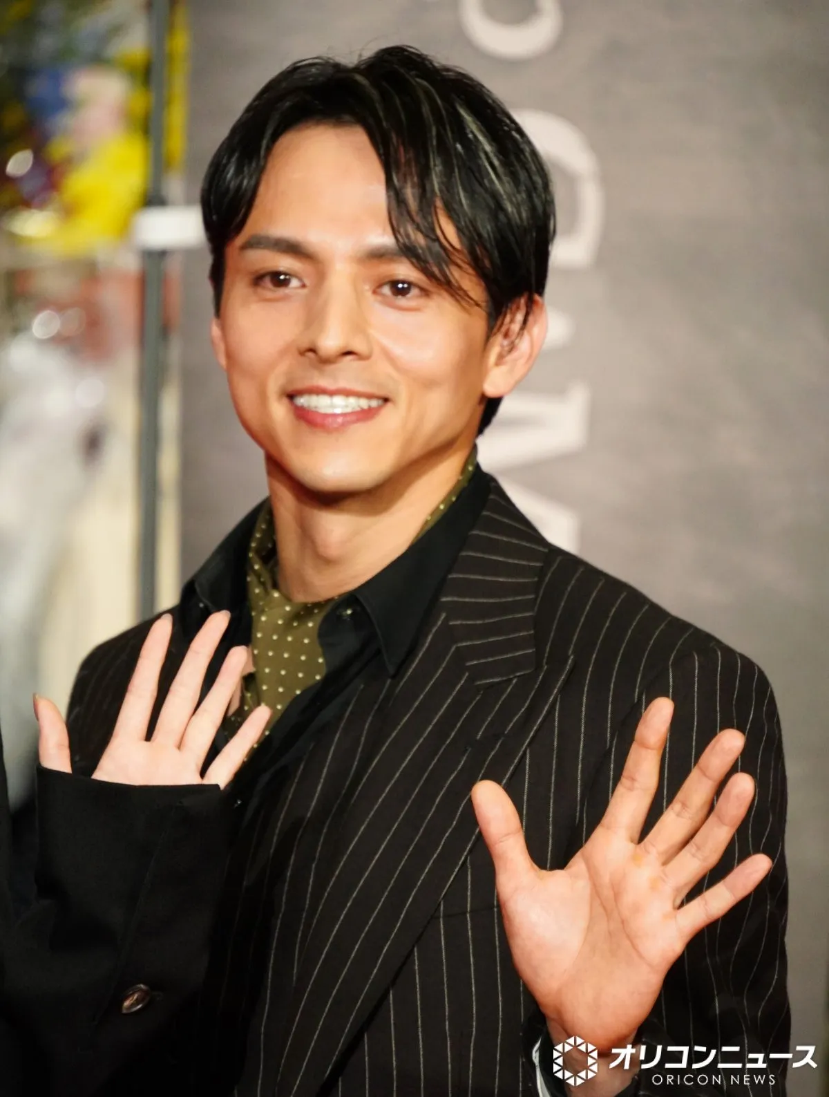 満島真之介、沖縄弁のあいさつをセルフ通訳「通訳いないんでね」 “登壇者＆通訳”の1人2役
