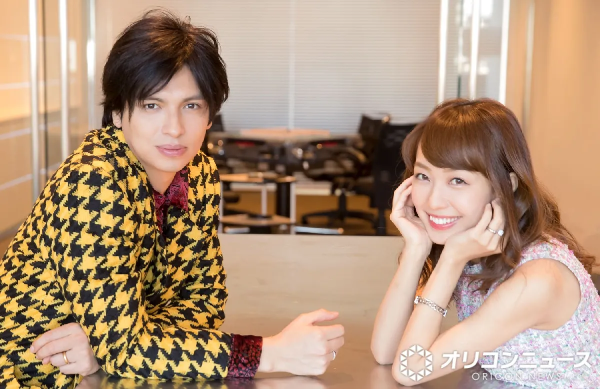 川崎希＆アレク、ハロウィン仮装で3人の子どもたちとディズニー満喫「美形一家」「家族みんなでコスチュームめちゃくちゃ似合いますね！」