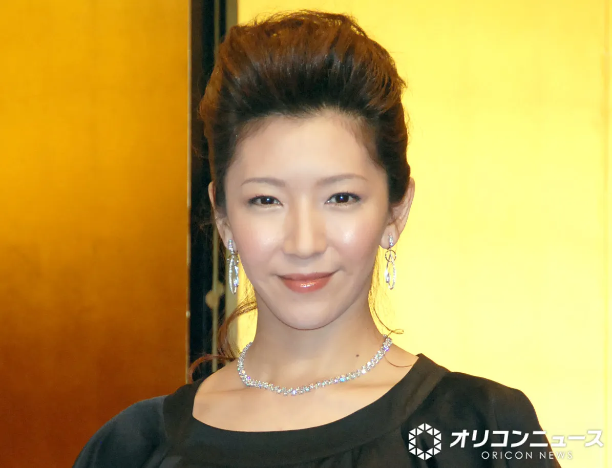 瀬奈じゅん、夫＆息子＆娘と石垣島を満喫　家族4ショットを公開「大きくなりましたね！」　2018年に特別養子縁組制度で母に