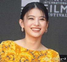 出口夏希、25歳の誕生日ショットにファンから祝福の声「でぐたん誕生日おめでとう!!」「全部かわいすぎる」「ケーキは手作りかな？」