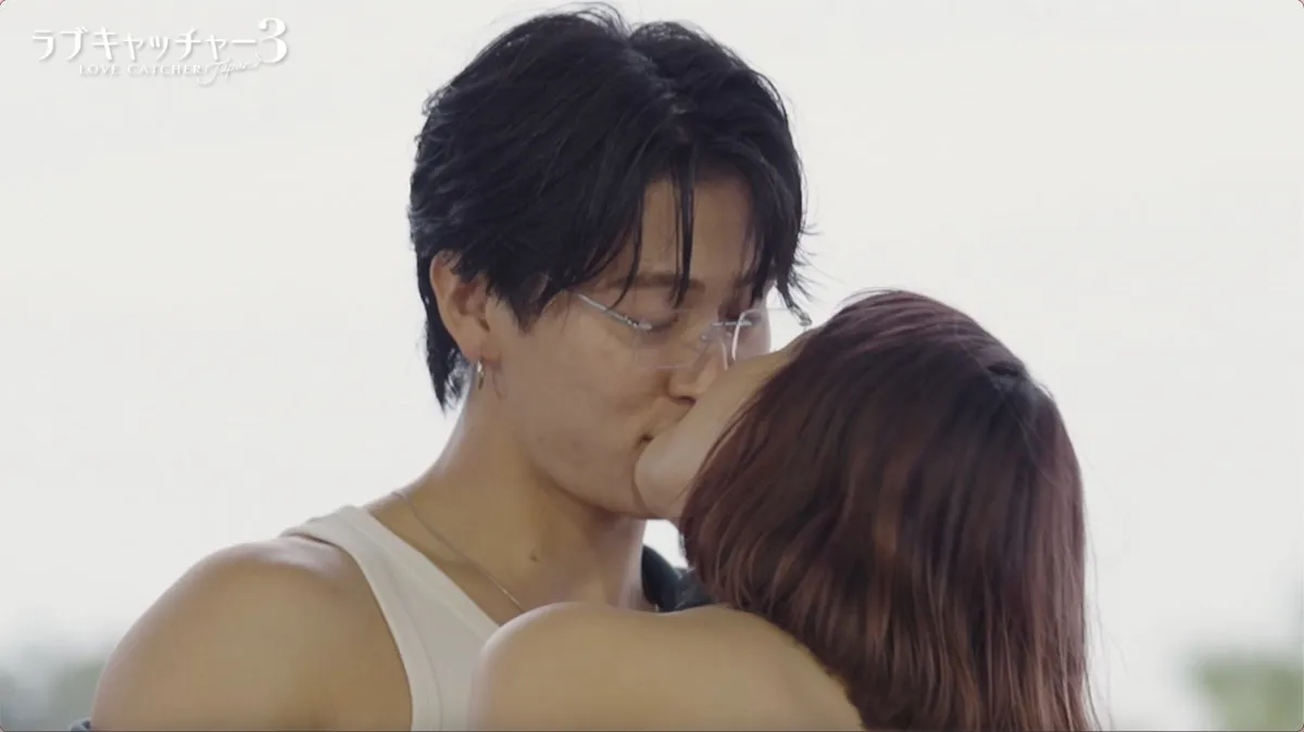 BreakingDownリポーター、恋のライバルの目の前で意中のイケメンに“嫉妬キス”　スタジオ騒然「マーキングがすごい」