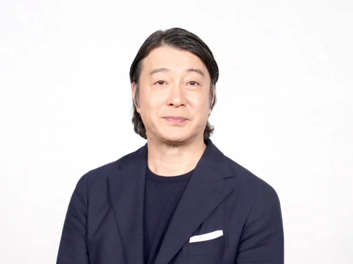 「ついにですね！」加藤浩次、“バッサリ”短髪姿に反響「イケおじ化」「ダンディに磨きが…」　山口一郎がSNSで紹介