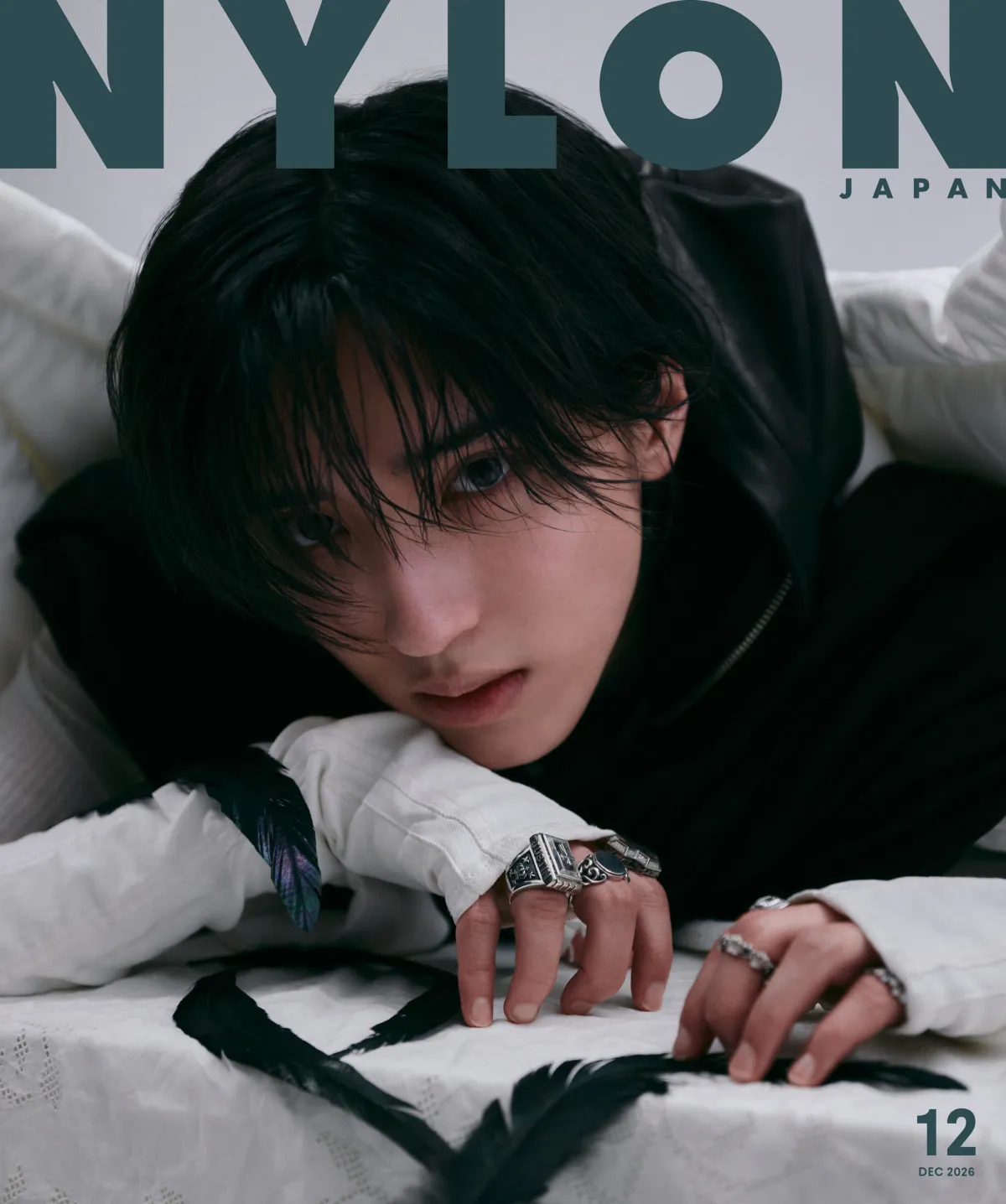 なにわ男子・道枝駿佑、美しくダークな“プリンス”に　『NYLON JAPAN』約4年ぶり表紙