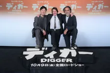 『国宝』李相日監督、トム・クルーズには「限界がない」　『DIGGER』舞台あいさつにサプライズ登壇