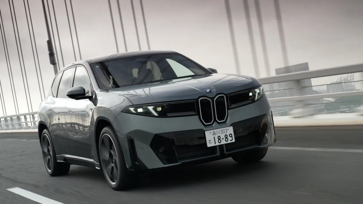松任谷正隆、『BMW iX3』に思わず笑み「あっ、おもしろい！」「なんか…いいにおいがするな」