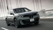 松任谷正隆、『BMW iX3』に思わず笑み「あっ、おもしろい！」「なんか…いいにおいがするな」