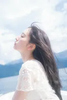 日向坂46金村美玖、儚げな横顔が美しい　2nd写真集『機微』