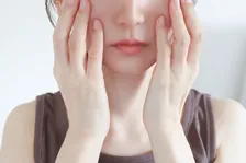 「日常的に食べている人は要注意…」管理栄養士が教える『老けやすい食べ物5選』老化との関係は？
