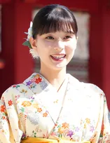 芳根京子、和久井映見の“やさしさ”に感激「ハンカチを編んできてくださって」