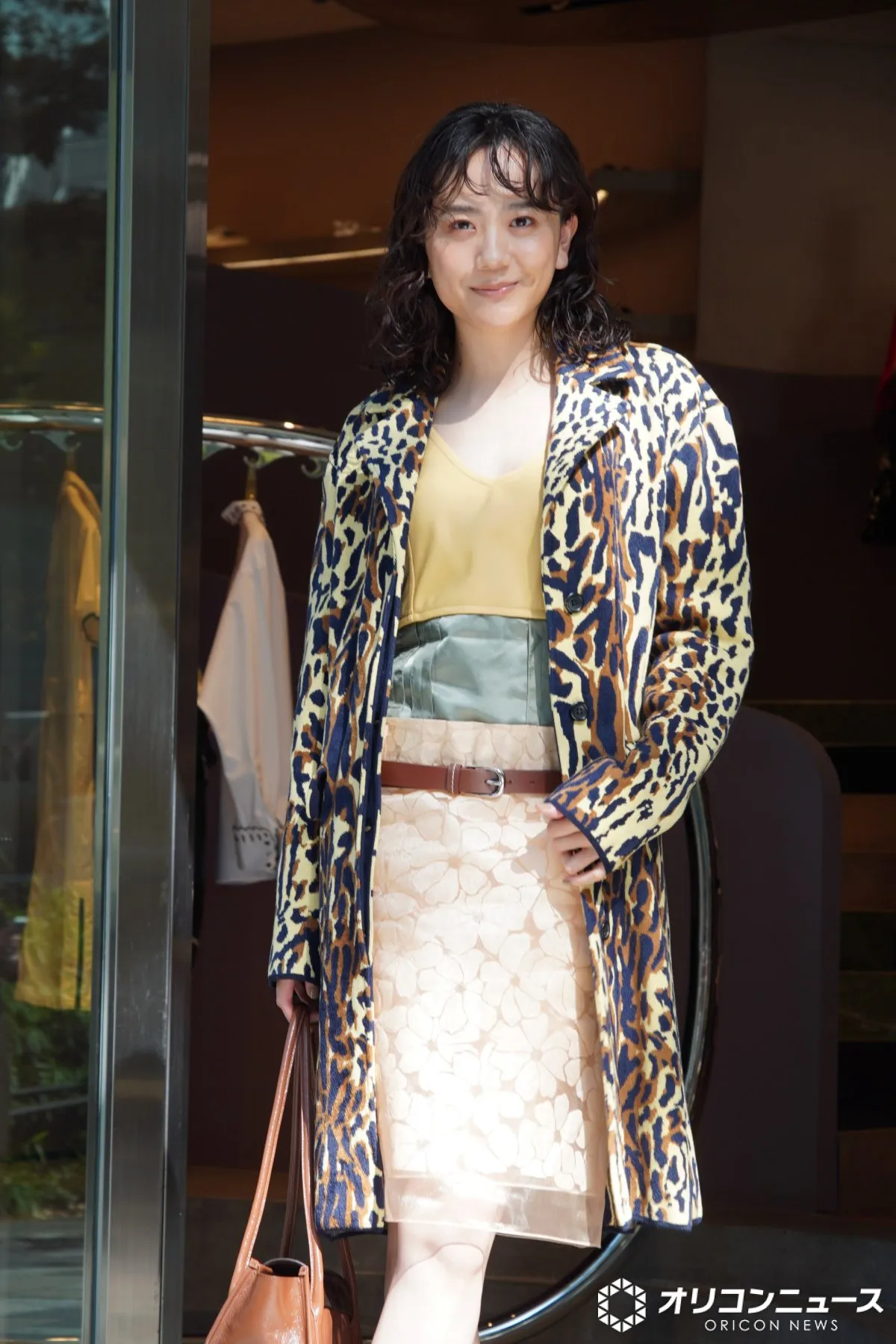 松井愛莉、柄×柄コーデ着こなす　挑戦したいのは甘さ控えめのスカート