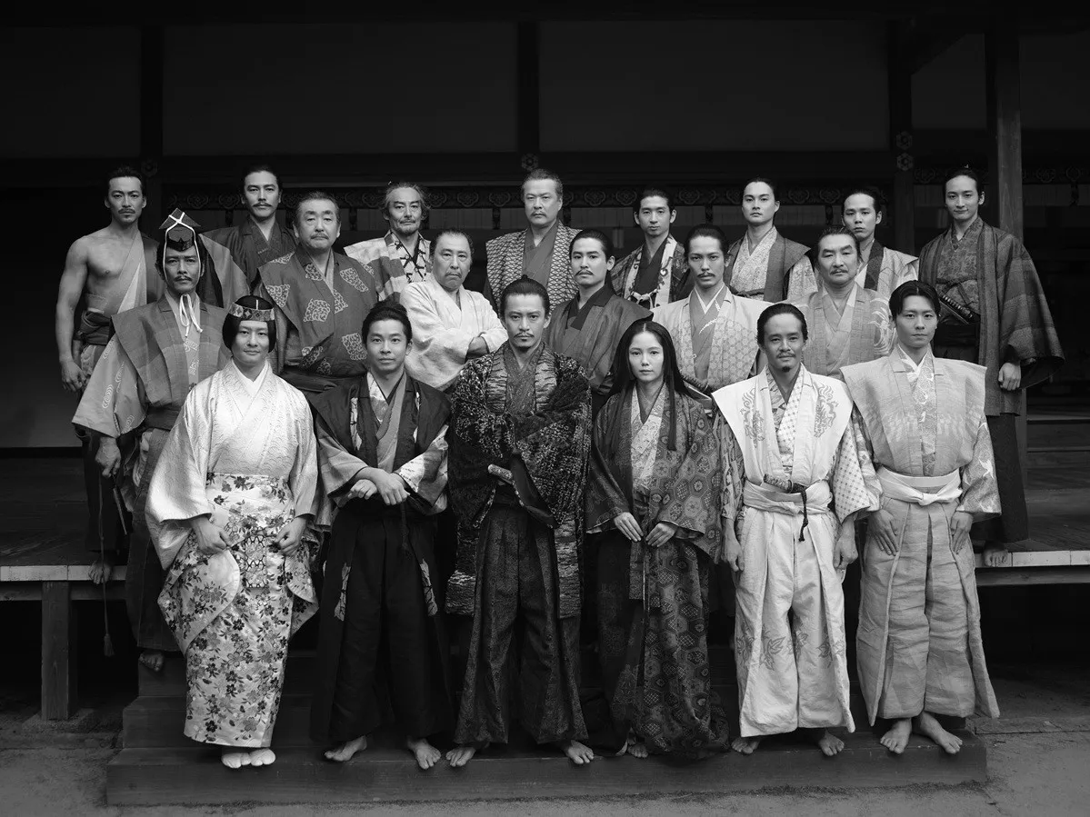 『豊臣兄弟！』仲野太賀、撮影1年半に密着した大型写真集発売へ　豪華キャスト＆現場風景を全560ページに凝縮「最高の仲間達とのドキュメント」