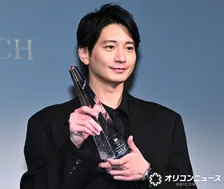 向井理、初開催の『Tokyo Watch Award』受賞　セイコー アストロンを身に付け登場