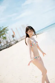 “アイドル界の美のアイコン”水瀬さらら、南国の楽園でビキニ姿披露　“天国に一番近い島”で見せた姿