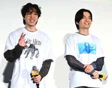坂東龍汰＆岡山天音、声でW主演『我々は宇宙人』上映館拡大に大喜び　大ヒット舞台あいさつでサプライズ発表