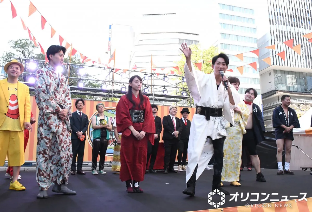 大阪なんば駅前で「あんま見られない光景！」“高島屋の屋根の上に人がいる”　NON STYLE石田明が驚き