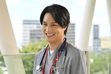 『救命病棟24時』鈴木伸之が江口洋介“進藤”と深い関わりを持つ物語のキーパーソンに　5年ぶり月9で再び医師役【コメント】