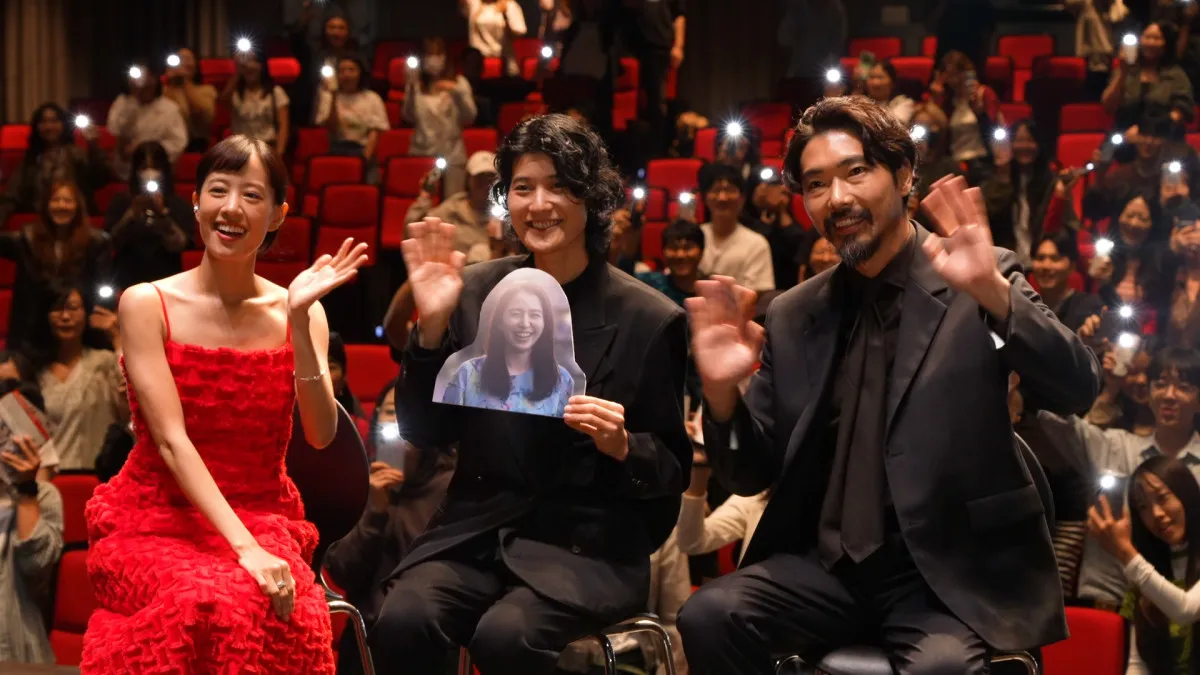 長澤まさみ、インフルエンザで欠席も顔パネルで登壇　柄本佑がメッセージ代読【第31回釜山国際映画祭】