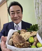 高橋英樹、秋の“手料理”並ぶ食卓ショット公開　松茸ごはんはヒデキ流「そんなぜいたくな食べ方、初めて見ました」「大きな松茸ですね～!!」