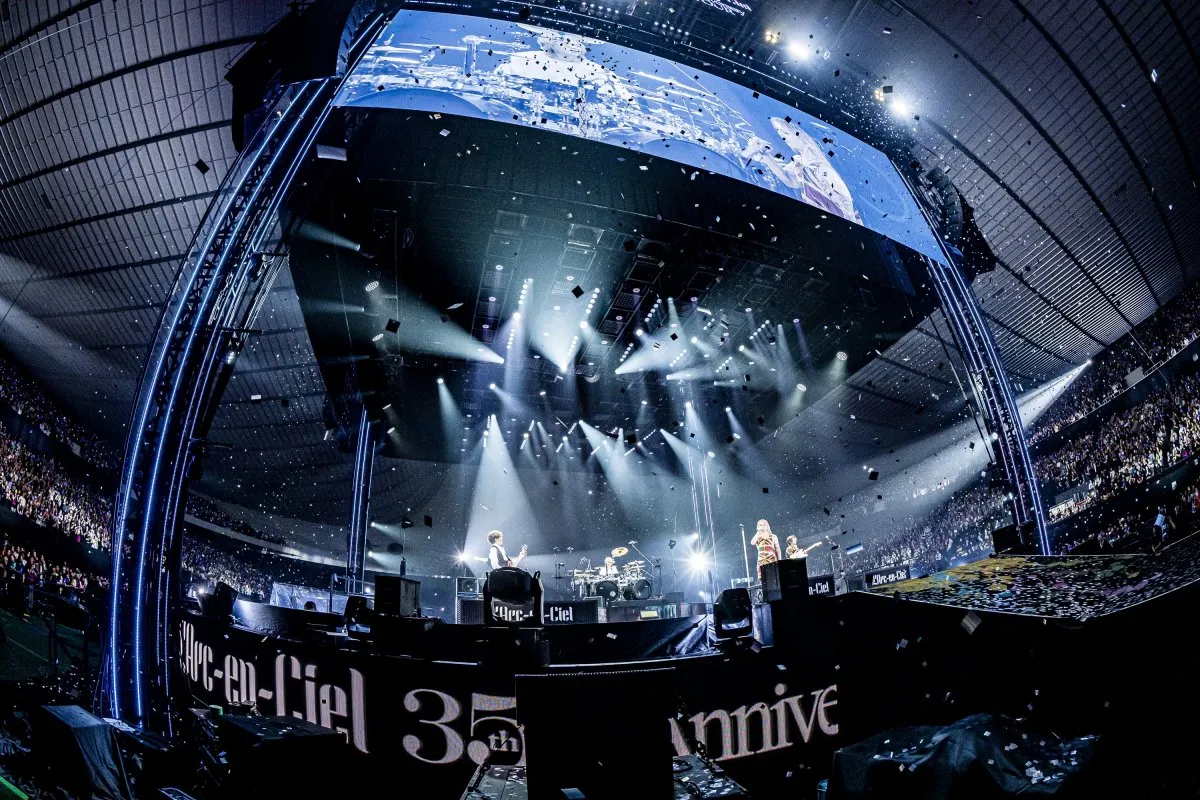 L'Arc-en-Ciel、結成35周年ツアー開幕　新曲「総天然色」披露、hydeがファンに感謝