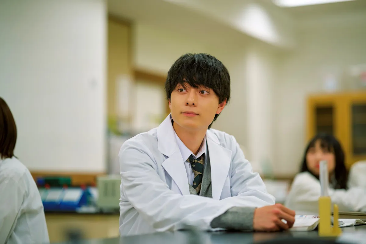 原菜乃華“影子”＆作間龍斗“真昼”、対照的な表情浮かべる　『ないものねだりの君に光の花束を』新カット解禁