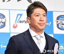 千葉ロッテ・角中、「引退試合」炎上の若き守護神にエール→“裏側”公開で大反響　“感涙報告”続々「普通に涙止まらんて」「涙腺崩壊した」