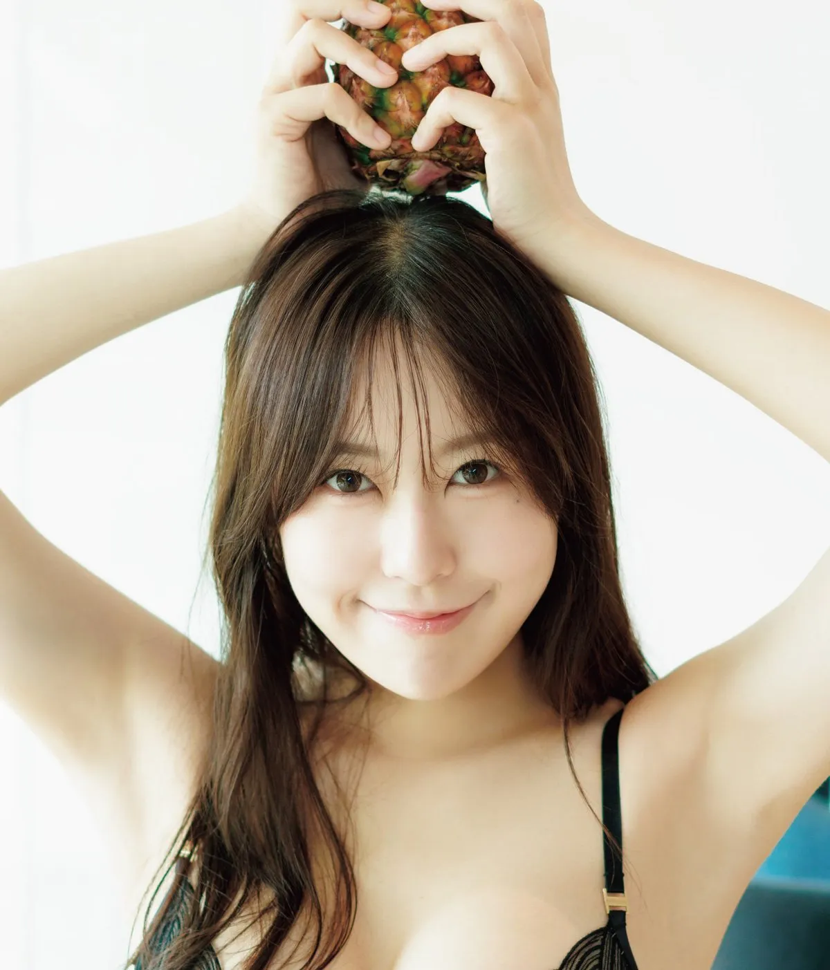 フェリス女学院大学音楽学部卒の“ピアノのおねえさん”音羽美奈、1st写真集で大胆に美ボディを披露「夢が一つ叶った！」