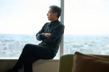 トップ俳優が番組でシングルマザーを公表…　“NG発言”をした芸人が降板に　ドラマのシーンに反響「かわいそう」『妻を引退します』第2話【ネタバレあり】
