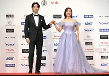 『ベストフォーマリスト賞』に平原綾香＆ディーン・フジオカ　艶やかに優雅に登場