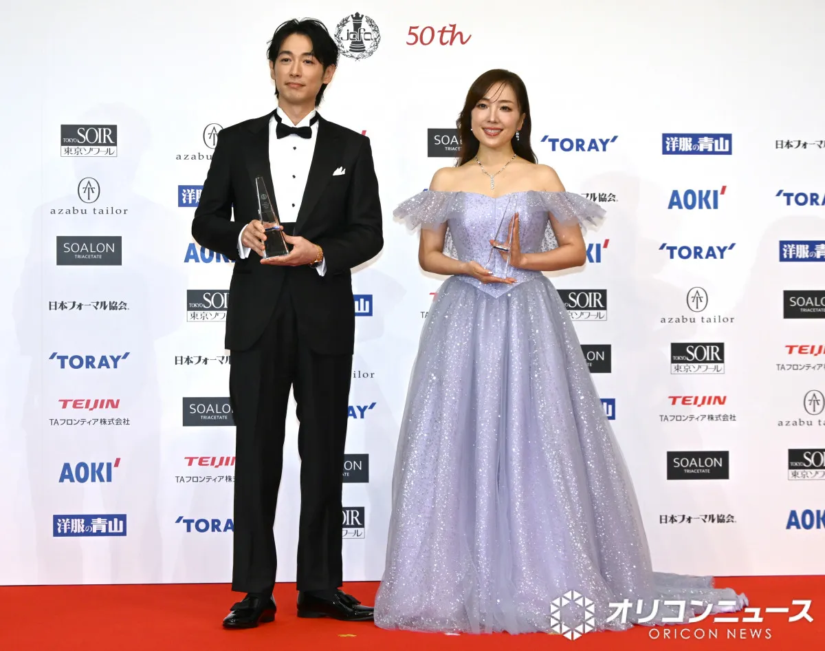 『ベストフォーマリスト賞』に平原綾香＆ディーン・フジオカ　艶やかに優雅に登場