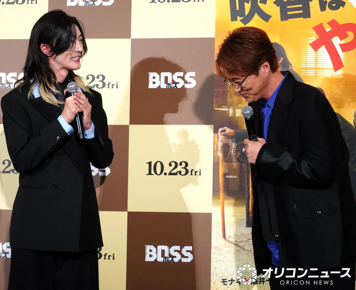 純烈・酒井一圭、モナキ・サカイJr.からの絶賛に照れ笑い　ウィスパーボイスで「センキューベリーマッチ」「メリークリスマス」