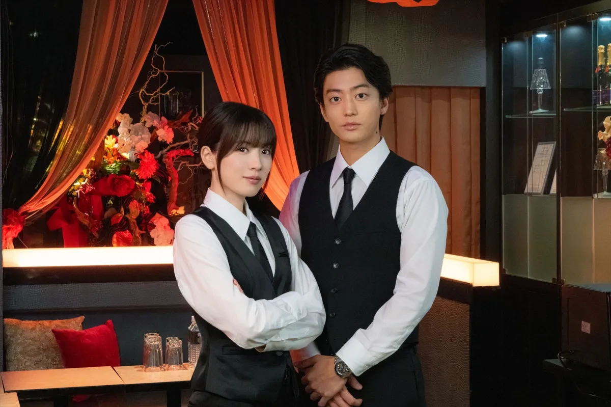伊藤健太郎、永野芽郁の“元彼”を自称する店長役『ヒマチの嬢王』出演　黒服姿で並ぶ2ショット公開