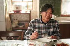 『梨泰院クラス』ユ・ジェミョン、『愛の不時着』キム・ヨンミンや人気YouTuberも　韓国映画『あな母』、助演キャストの場面ショット公開
