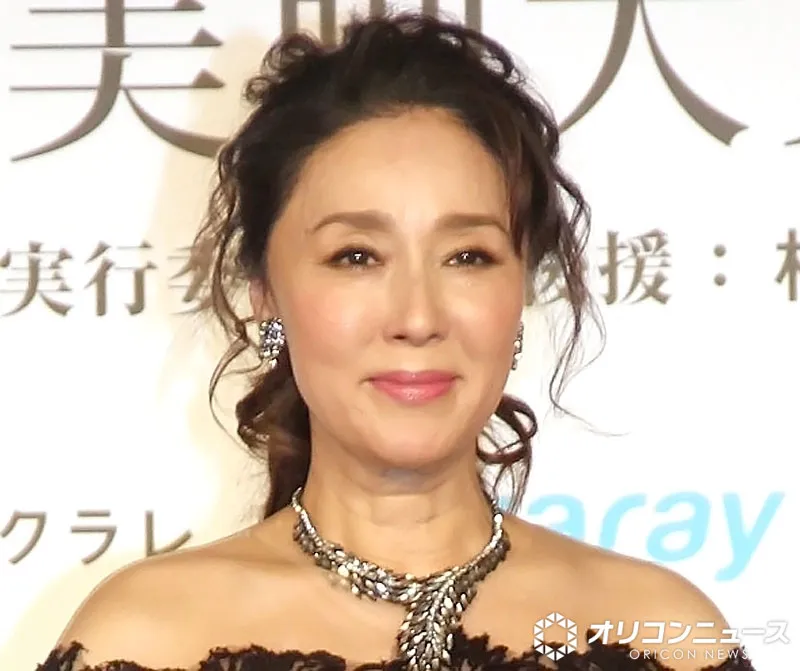 浅野ゆう子、94歳迎えた母との“顔出し”2ショット添え誕生日を祝福「きれいなお母さま」「お美しいです」