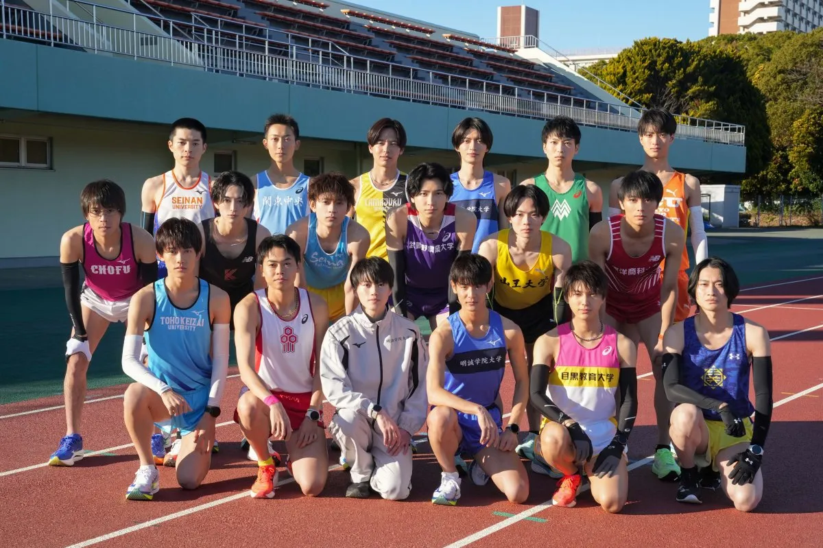 『俺たちの箱根駅伝』学生キャスト18人集合写真公開　小林虎之介、杢代和人、奥智哉ら