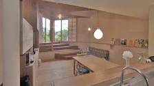 鎌倉の山中に建つ個性的な住宅　芝生の屋根から街並みを一望、約21畳のLDKも『渡辺篤史の建もの探訪』