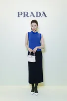 TWICE・SANA、関西弁でメッセージ　ノースリーブニット姿で「プラダ大阪心斎橋店」来場