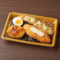 王道のおかずを盛り合わせたワンコインの「ファミマ・ザ・海苔弁当」　ファミマルの弁当史上最速100万食突破
