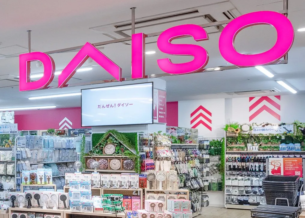 100円ショップ「DAISO」、「F1」マシンにロゴ掲出　ホンダ・レーシングと業務契約「日常の中でF1の魅力をより身近に」
