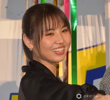 阿部真央、骨折を報告　当面は座って歌唱　「ゆっくり治します！痛い！笑」