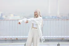 池端杏慈、多幸感あふれるワンダの場面写真公開　300人以上のオーディションから抜てき【オリコン独占カット】